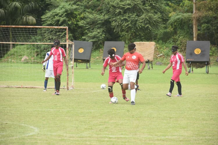 Blind zonal football tournament at jrd tata sports complex: जेआरडी में जोनल ब्लाइंड फुटबॉल टूर्नामेंट शुरू, झारखंड की दोनों टीम हारी