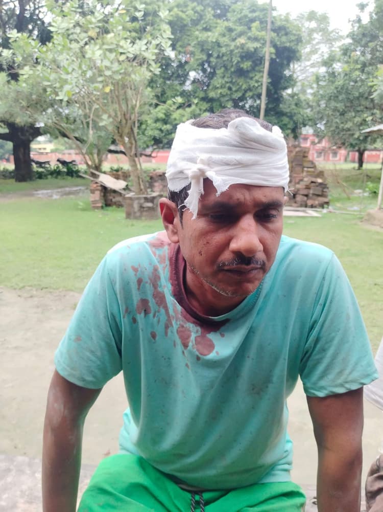 चापाकल का पानी बहाने को लेकर दो पक्षों में मारपीट, घायल