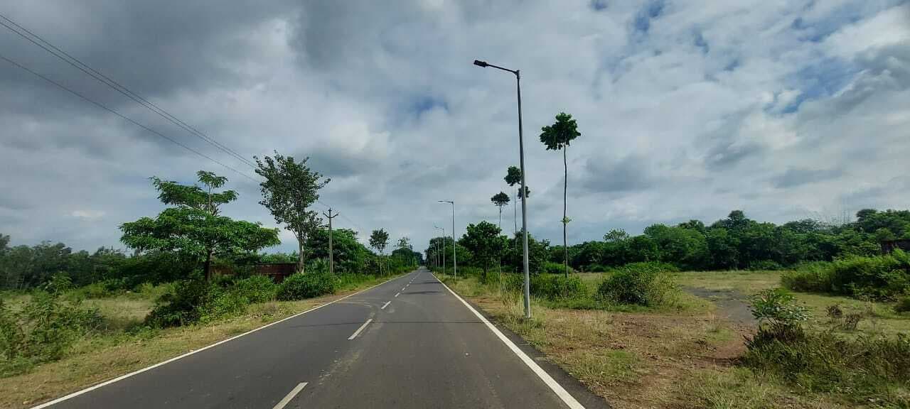 अंधेरे में डूबी पर्यटन स्थल जानेवाली सड़क, परेशानी