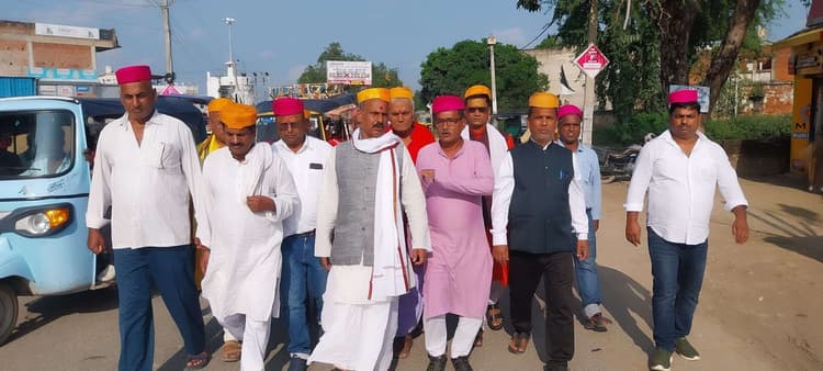 Madhubani News : मिथिला विभूति स्मृति पर्व समारोह के लिए निकाली शोभायात्रा