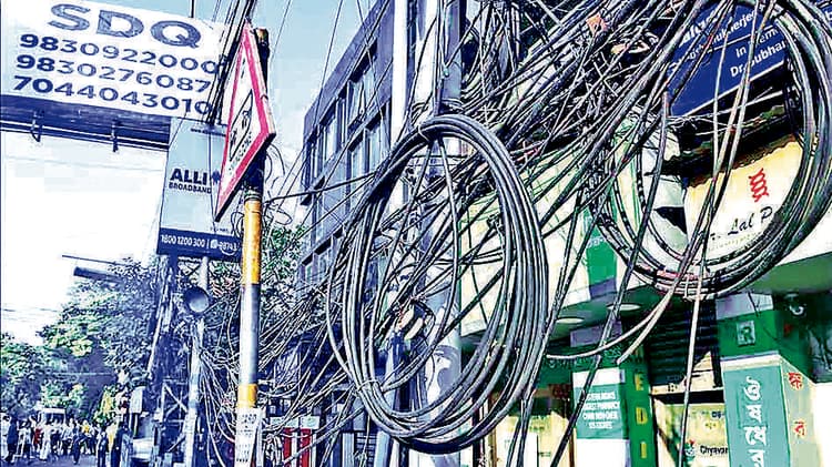 ओवरहेड केबल व इंटरनेट तारों को अंडरग्राउंड करेगा निगम