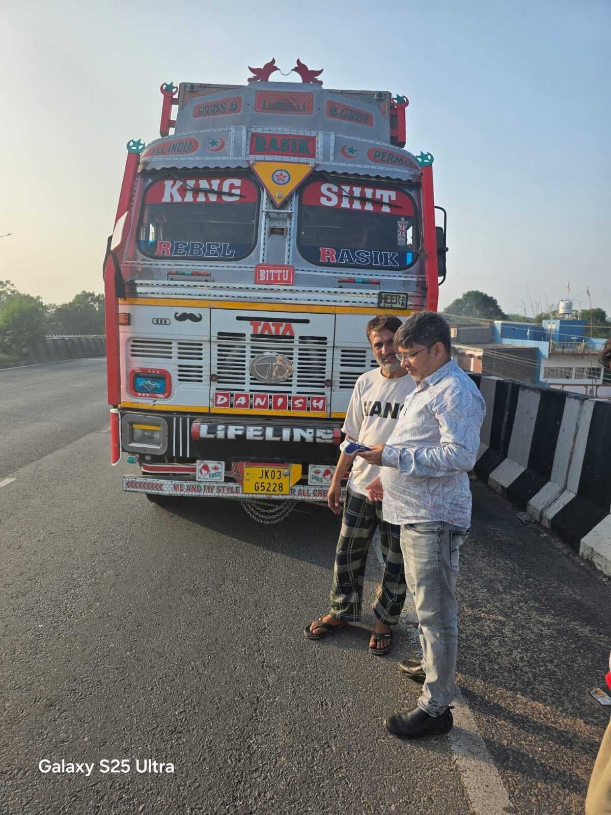 Giridih News :डीटीओ ने की ओवरलोड वाहनों की जांच, छह पर लगाया जुर्माना