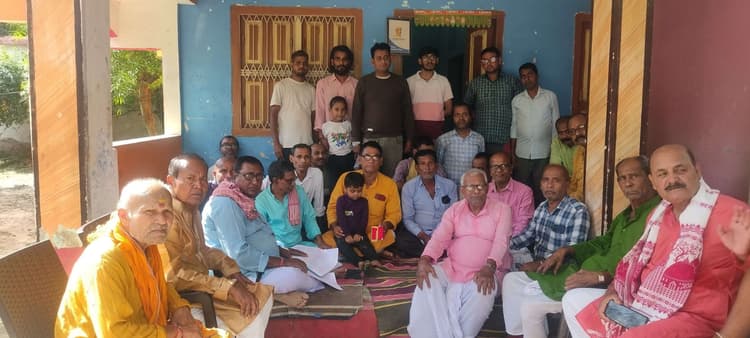 Madhubani News : लौफा में चित्रगुप्त महाराज पूजा की कलम की हुई नीलामी