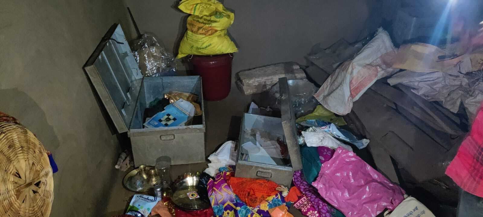 Giridih News :घर का ताला तोड़ एक लाख नकद सहित जेवरात की चोरी