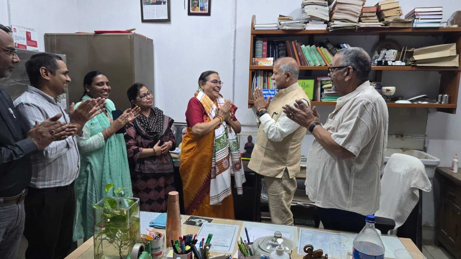 जंतु विज्ञान विभाग में प्रो रहमत जहां को किया सम्मानित