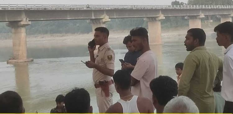 Samastipur News:अंगारघाट में एक महिला दो बच्चों संग नदी में लगायी छलांग