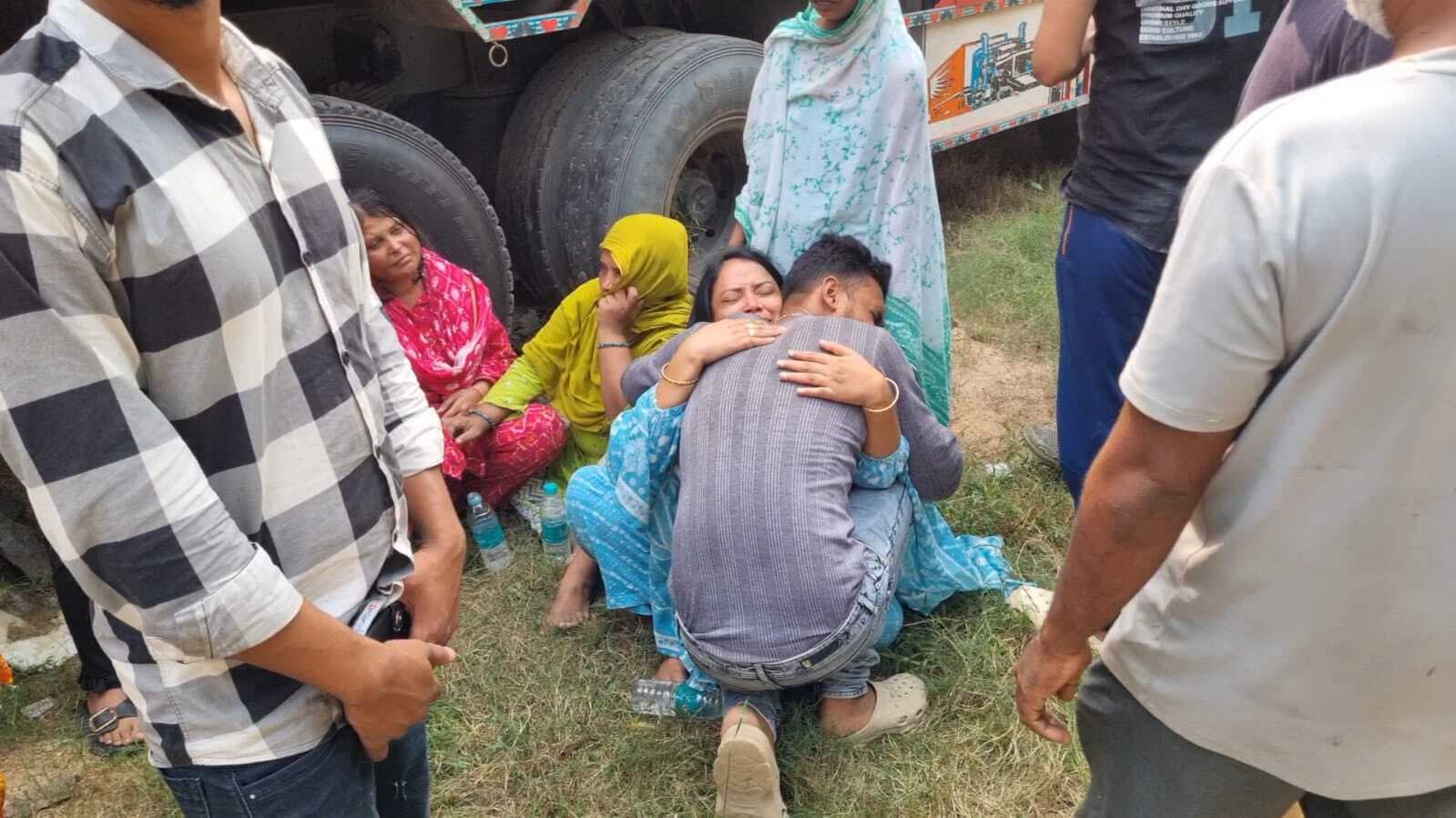 दहेज में मांगे पांच लाख रुपये, डेढ़ लाख दिये, साढ़े तीन लाख बकाया रहने पर विवाहिता की ली जान