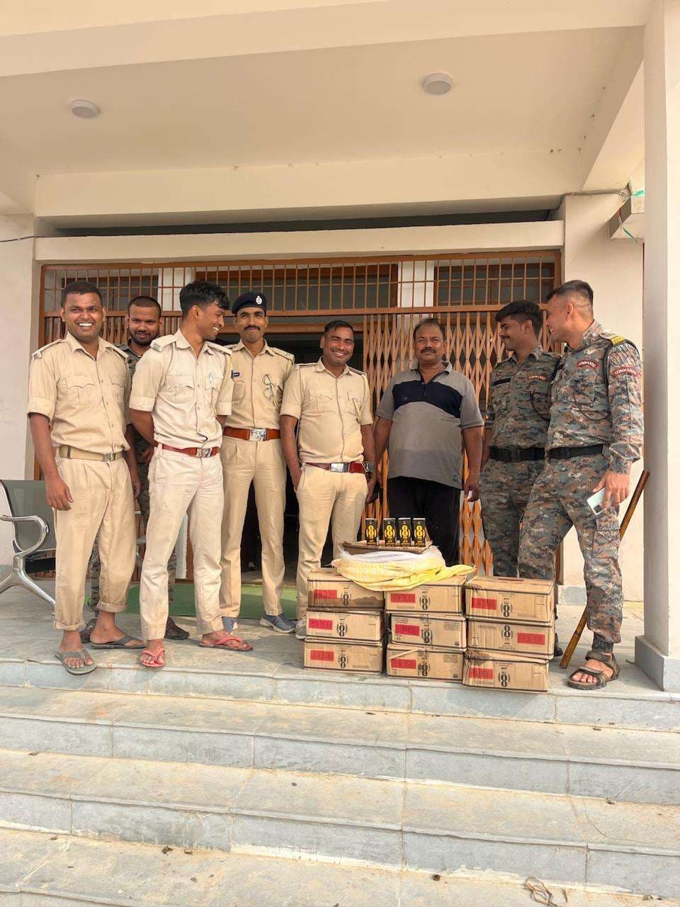 चुनाव को लेकर जांच अभियान हुआ तेज, जादोपुर में 10 कार्टून विदेशी शराब जब्त