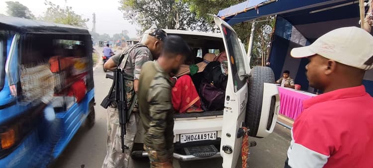 देवीपुर में चलाया गया सघन वाहन जांच अभियान