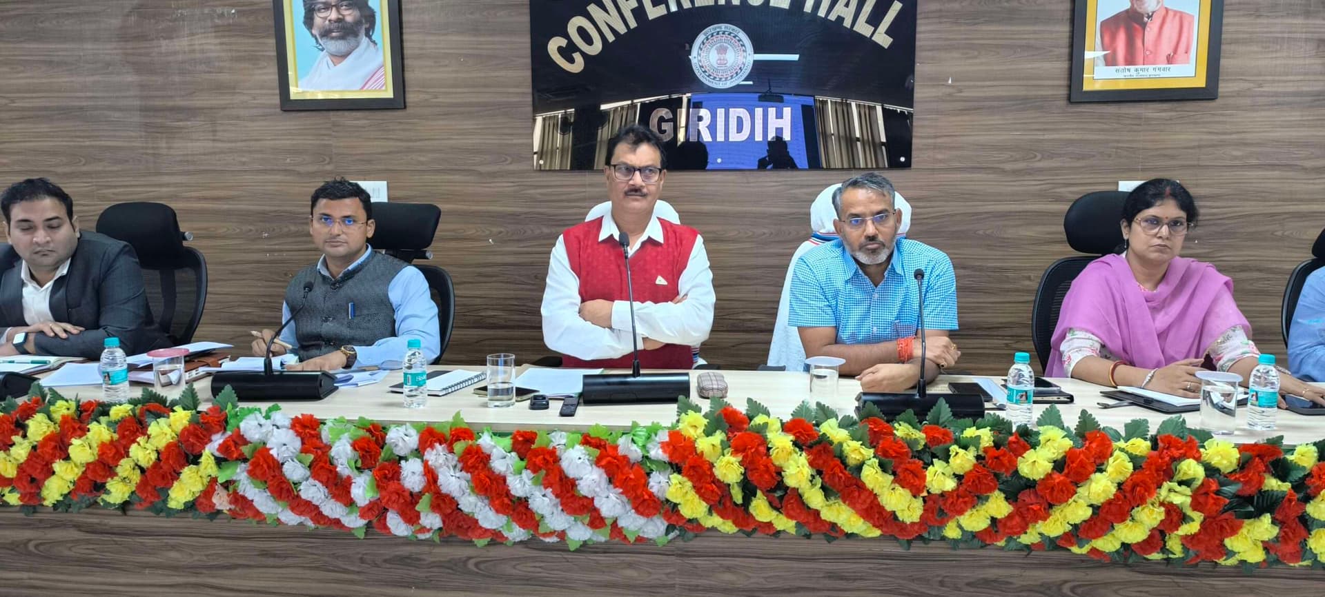 Giridih News :राजस्व संबंधी मामलों का निष्पादन ससमय जरूरी : आयुक्त