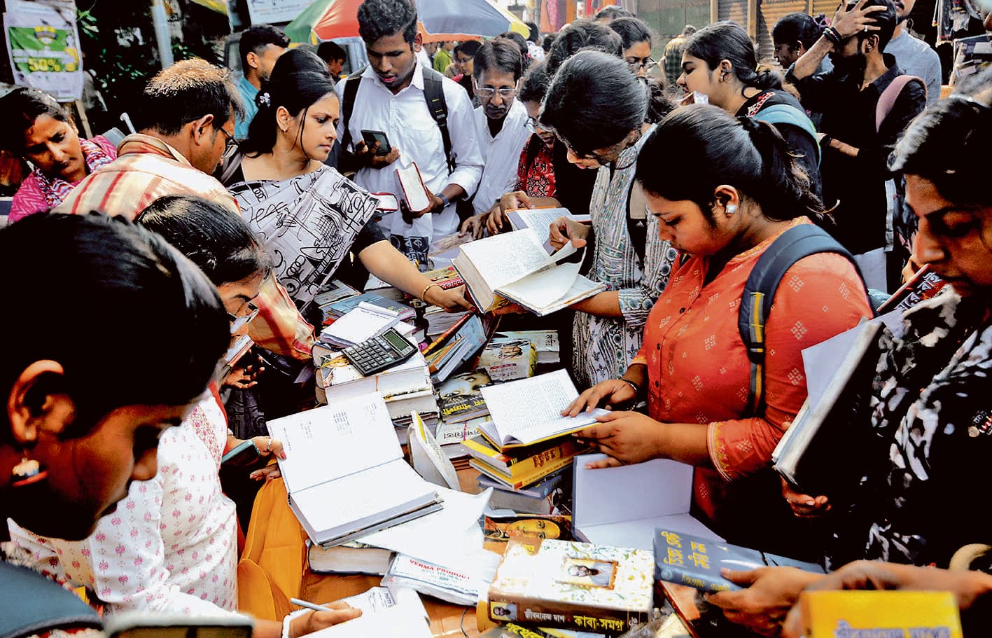 कॉलेज स्ट्रीट में सजा भीगी किताबों का मेला
