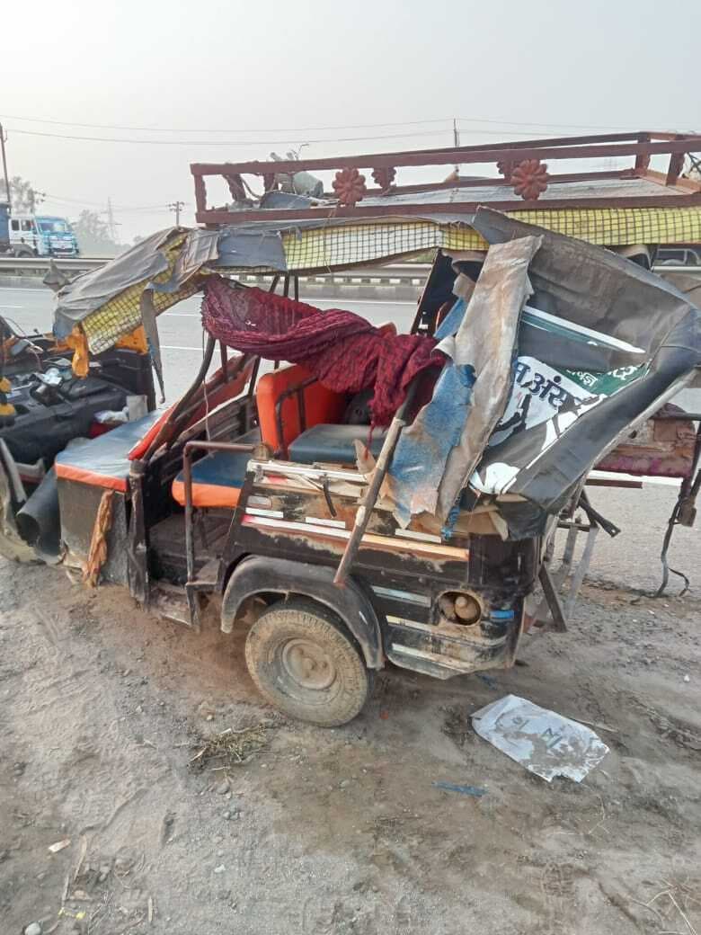 वाहन व शराब लोड ऑटो में टक्कर, धंधेबाज गिरफ्तार