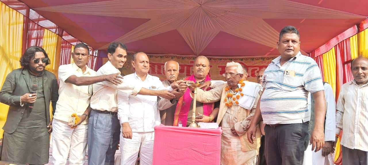 शोभायात्रा में दिखी सांस्कृतिक व धार्मिक झलक