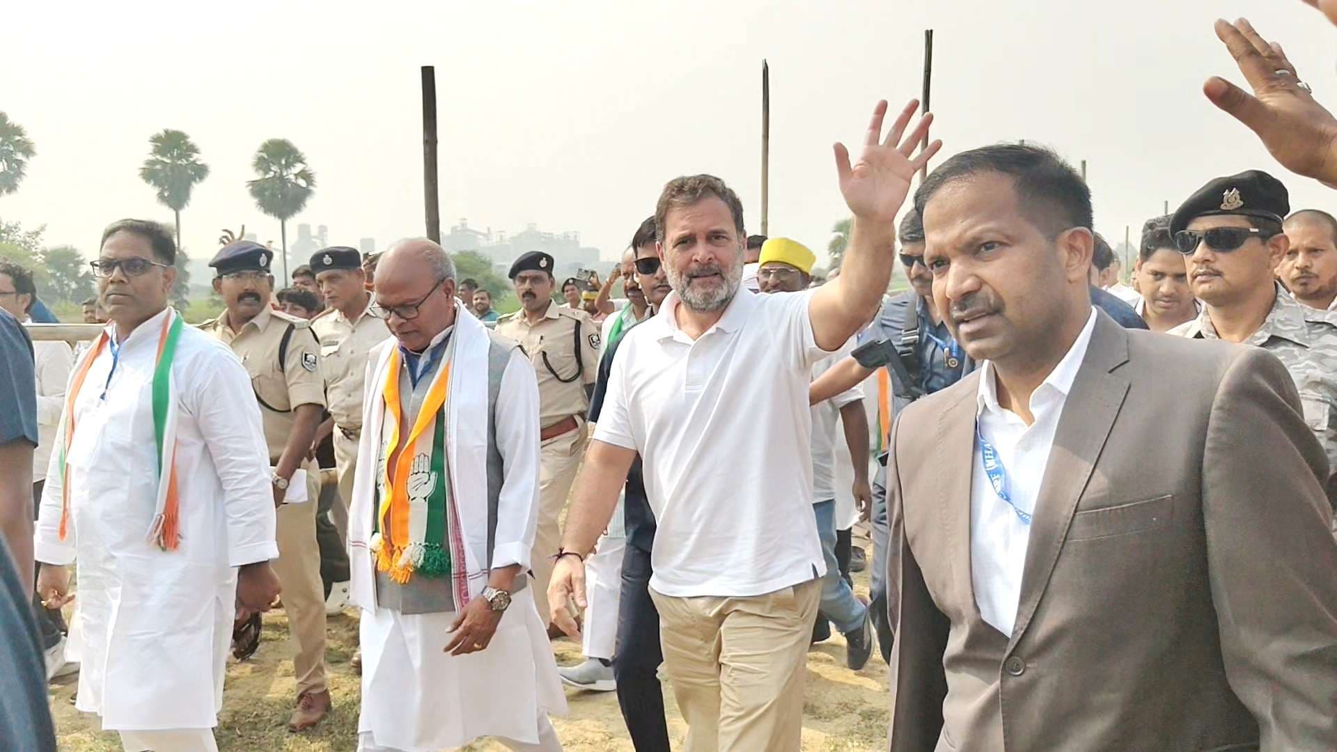 जितनी पढ़ाई करो, एग्जाम के दो दिन पहले पेपर लीक हो जायेगा : राहुल गांधी