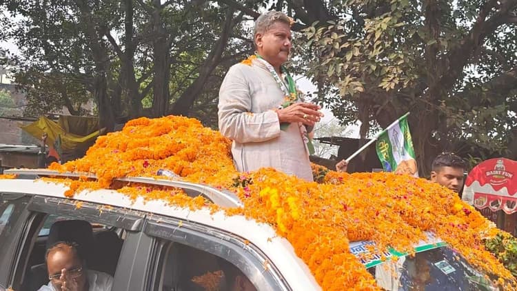 भोरे में एनडीए प्रत्याशी ने किया रोड शो, उमड़ा जनसैलाब
