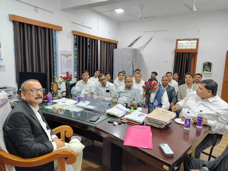 लोक अदालत में अधिक से अधिक मामलों का निष्पादन कराने का निर्णय