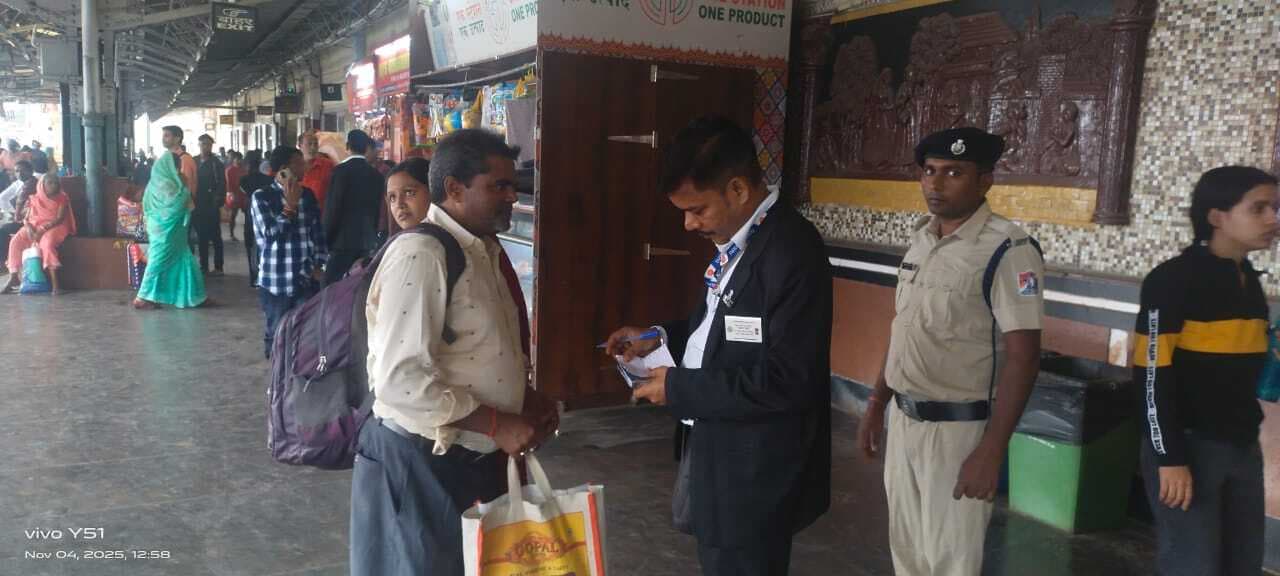 रेलवे ने अक्तूबर में 3,900 बेटिकट यात्रियों से जमालपुर में वसूला 20 लाख जुर्माना