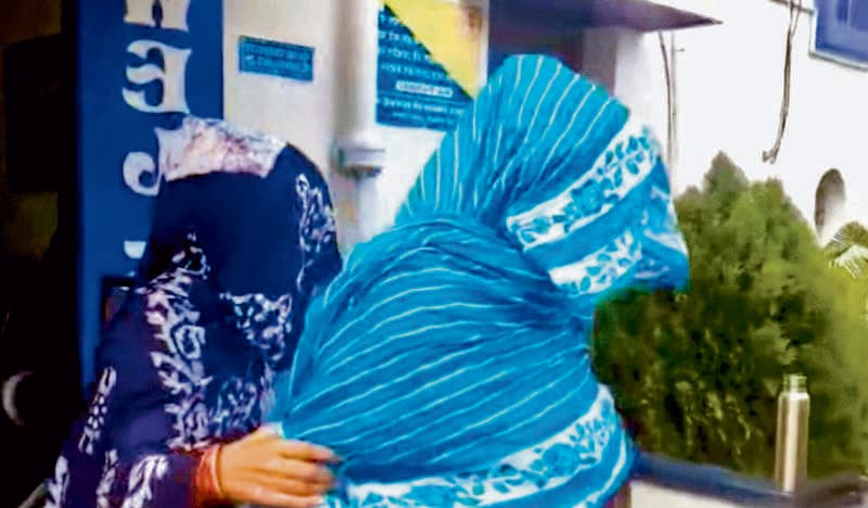 नतुनहाट में एसटीएफ व पुलिस की संयुक्त कार्रवाई में दो महिला तस्कर गिरफ्तार