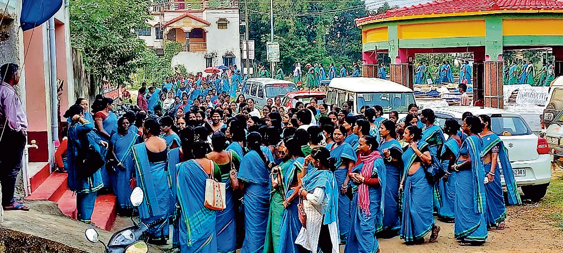 रायपुर के एसडीपीओ को आइसीडीएस के कार्यकर्ताओं ने 11 सूत्री मांग पत्र सौंपा