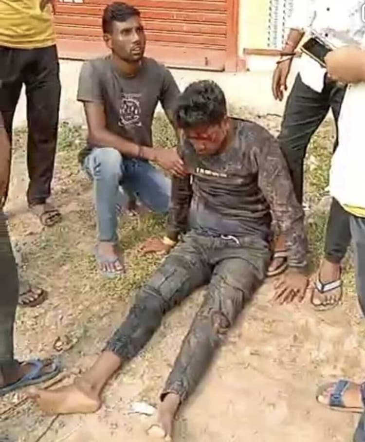 अनियंत्रित होकर बाइक हुई दुर्घटनाग्रस्त, दो घायल