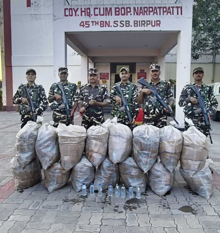 1380 बोतल नेपाली शराब बरामद, तस्कर फरार