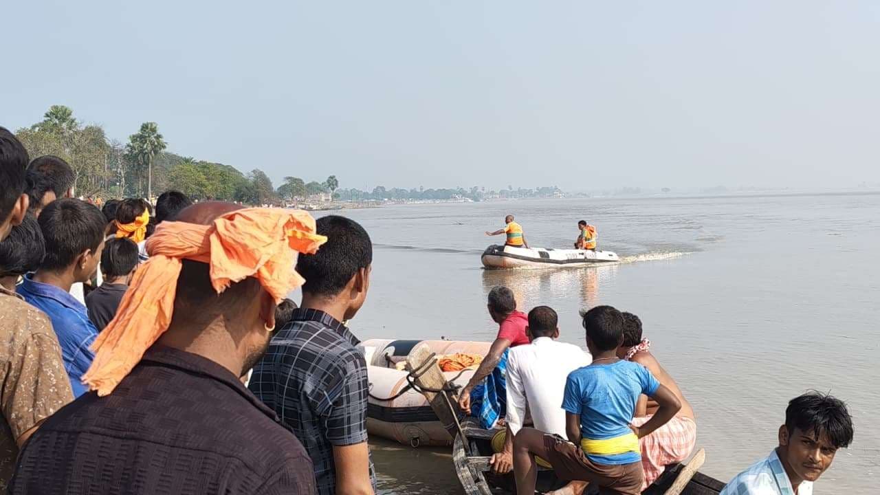 hajipur news. स्नान के दौरान नदी में डूबे तीन युवक, दो सुरक्षित, एक की तलाश जारी