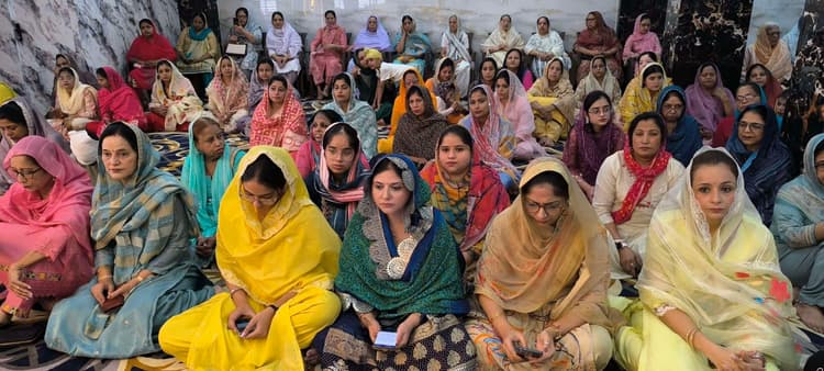 Giridih News :सतगुरु नानक प्रगटिया मिटी धुंध जग चानन होया...