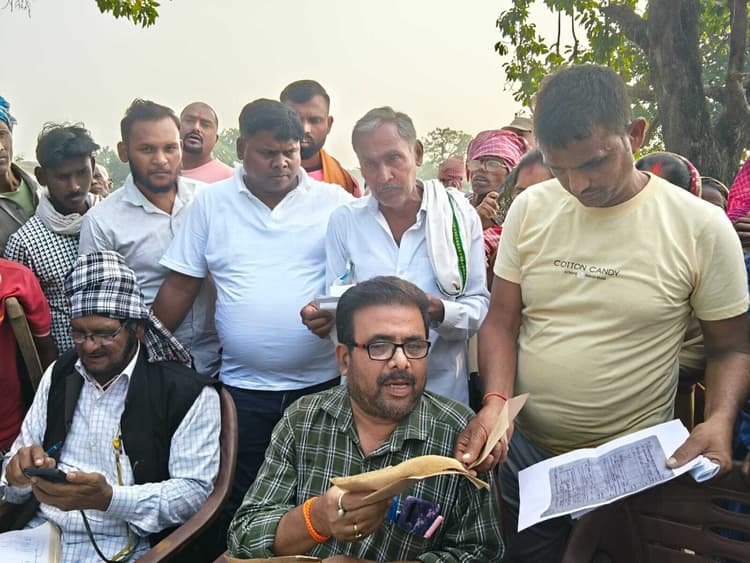 Giridih News :सरकारी जमीन पर कब्जा का ग्रामीणों ने किया विरोध