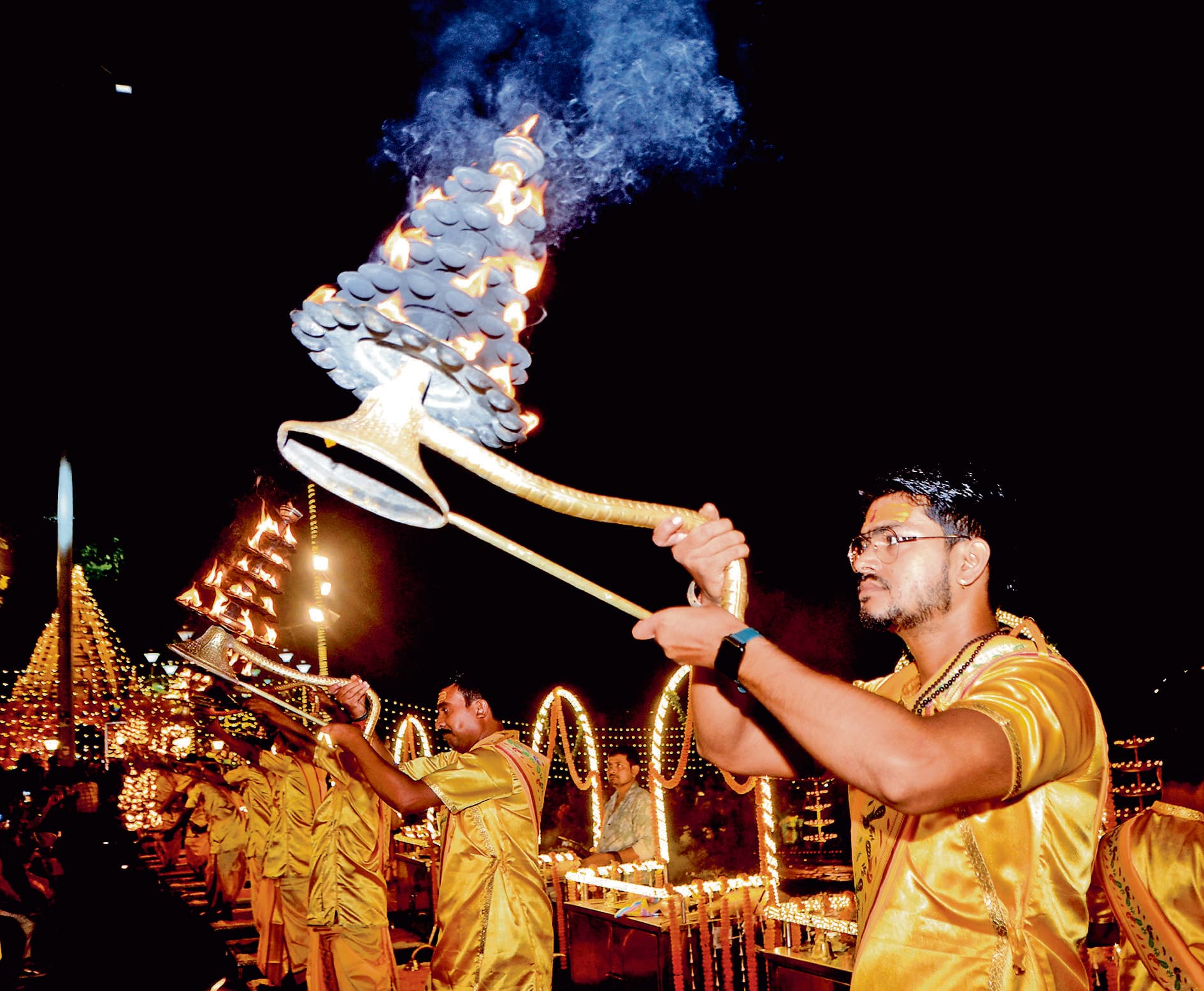 दीपों से रोशन हुआ बाजे कदमतला घाट