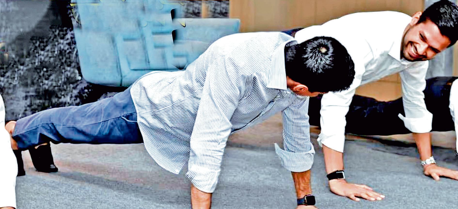 अभिषेक ने किये लगातार 30 पुशअप, सोशल मीडिया पर वीडियो वायरल