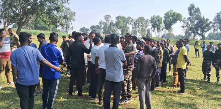 कब्र खोदने को लेकर विवाद, दो पक्ष आमने-सामने