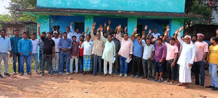 Seraikela Kharsawan News : गांव में कंपनी लगेगी, तो मौजा के लोगों को मिलेगा रोजगार, पलायन रुकेगा