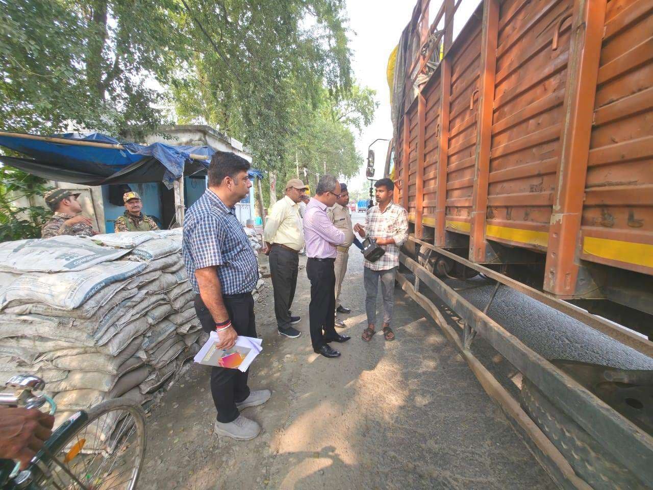 चेकपोस्ट पर 24 घंटे रखें निगरानी, संदिग्ध गतिविधियों की दें सूचना