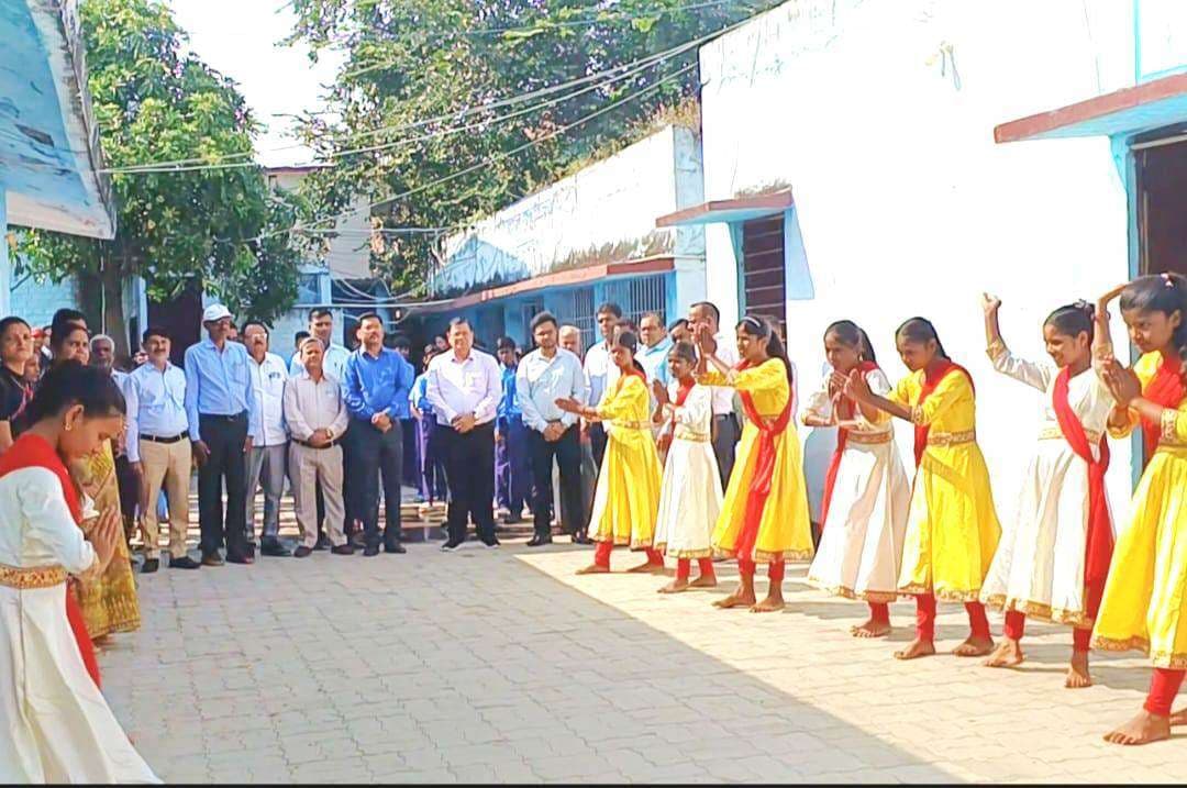 राष्ट्रगीत की 150वीं वर्षगांठ पर बच्चों को पढ़ाया राष्ट्र प्रेम का पाठ