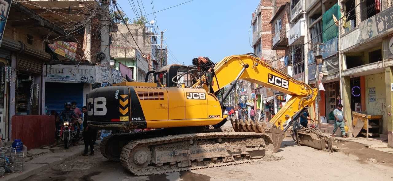 ओवरब्रिज निर्माण कार्य की कवायद तेज, परेशानी के बावजूद आम लोगों में खुशी