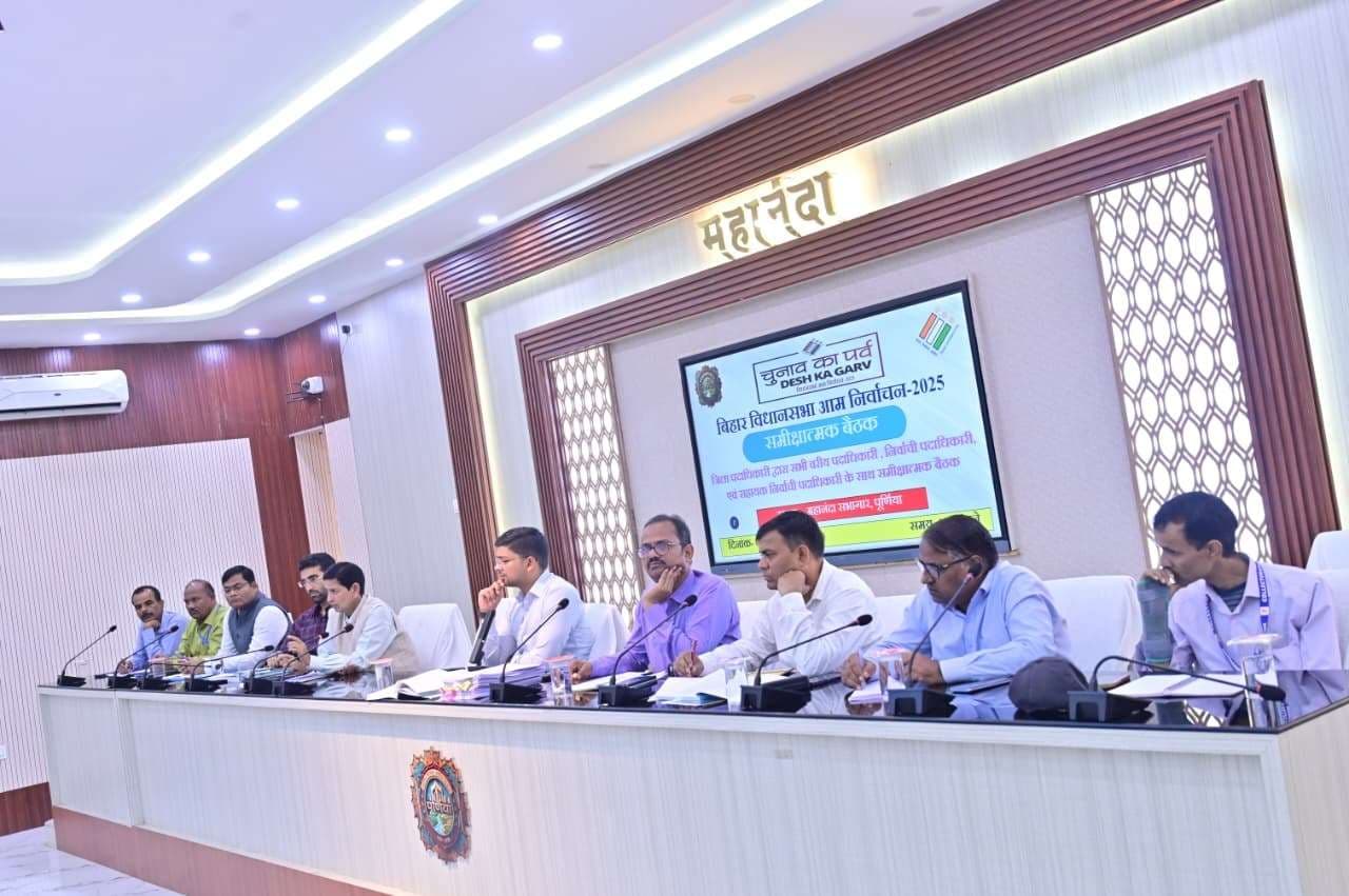 सभी बूथों पर आधारभूत सुविधा व वेब कास्टिंग की हो व्यवस्था : डीएम