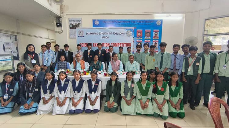 Ranchi News : तकनीकी रूप से सशक्त होना हर व्यक्ति के लिए जरूरी : नीलन