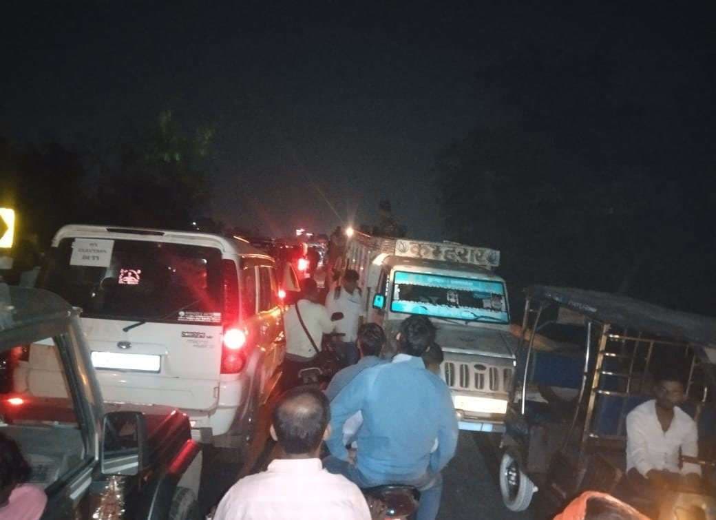 Bihar Election 2025 : सुबह तक होती रही ईवीएम पॉलिटेक्निक कॉलेज में जमा, लगा महाजाम