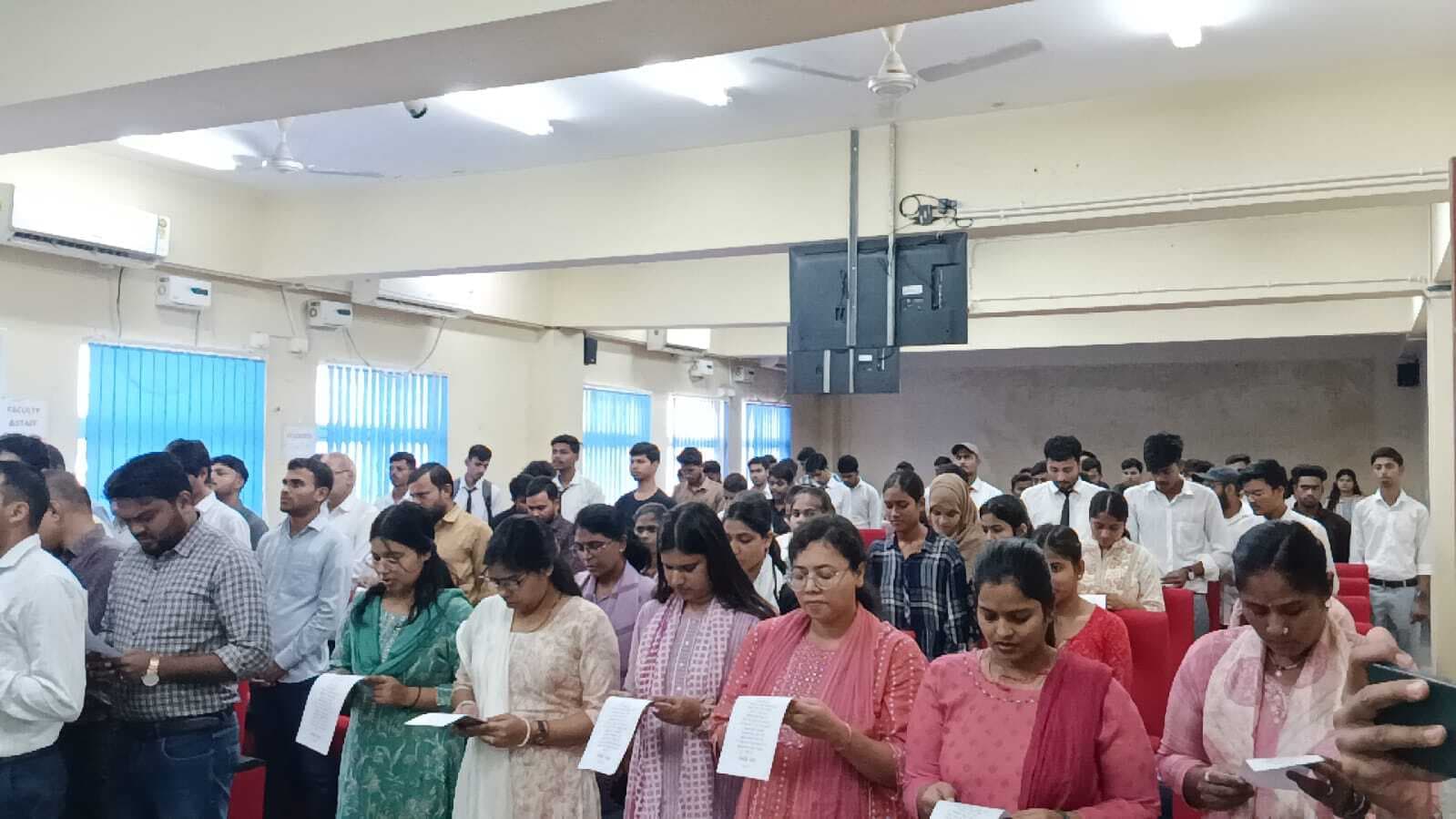 वंदे मातरम के सामूहिक गायन से राष्ट्र प्रेम की भावना हुई प्रबल