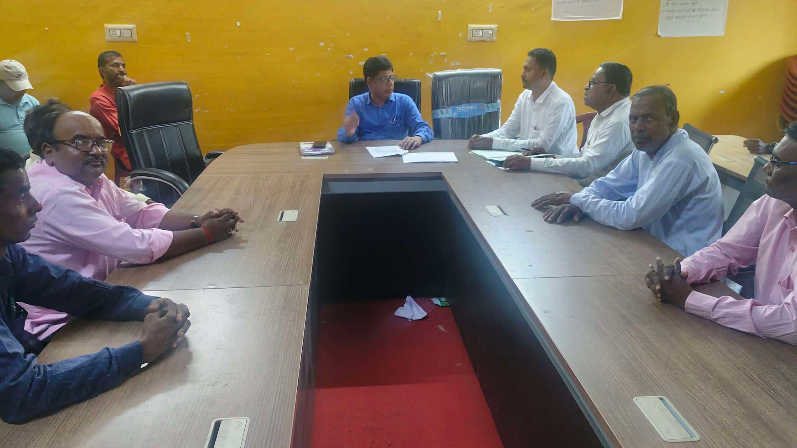 राशन कार्ड धारकों को निर्धारित मात्रा दें अनाज : प्रभारी एमओ