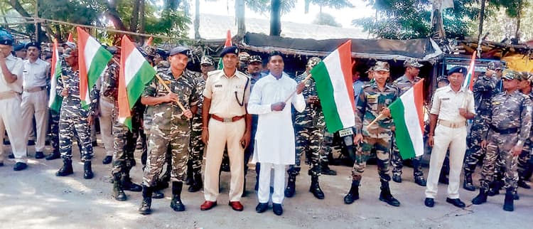 Chaibasa News : पुलिस परिवार ने राष्ट्रीय गीत की 150वीं वर्षगांठ मनायी