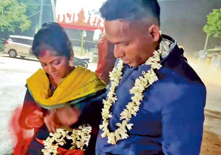 टूटे दिल से पति ने करायी प्रेमी के साथ पत्नी की शादी
