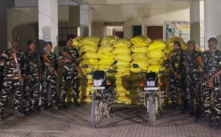 Motihari: एसएसबी ने 75 बोरा यूरिया समेत दो बाइक किया जब्त