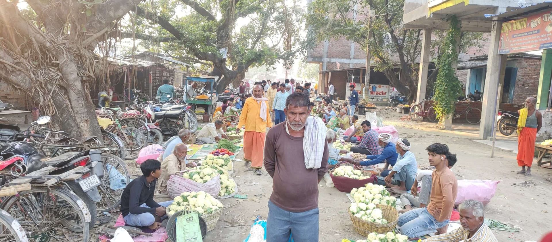 hajipur news. मोंथा से सब्जी की फसल को नुकसान, बढ़ी कीमत