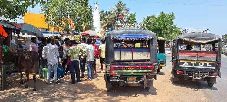 यात्री बसों के परिचालन में कमी से यात्रियों की बढ़ी परेशानी