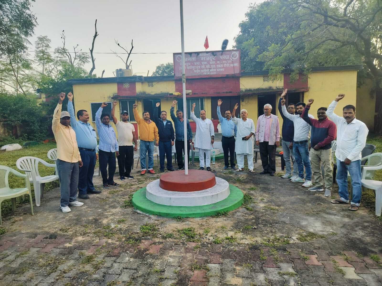 गलत कार्यों में लिप्त अधिकारी का खुल कर विरोध करें: कमलेश