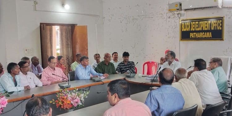ग्राम प्रधानों की बैठक में अतिक्रमण हटाने पर हुई चर्चा