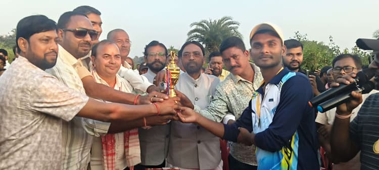 Deoghar news : स्टार इलेवन ने 68 रनों से मैच जीत कर टूर्नामेंट पर जमाया कब्जा