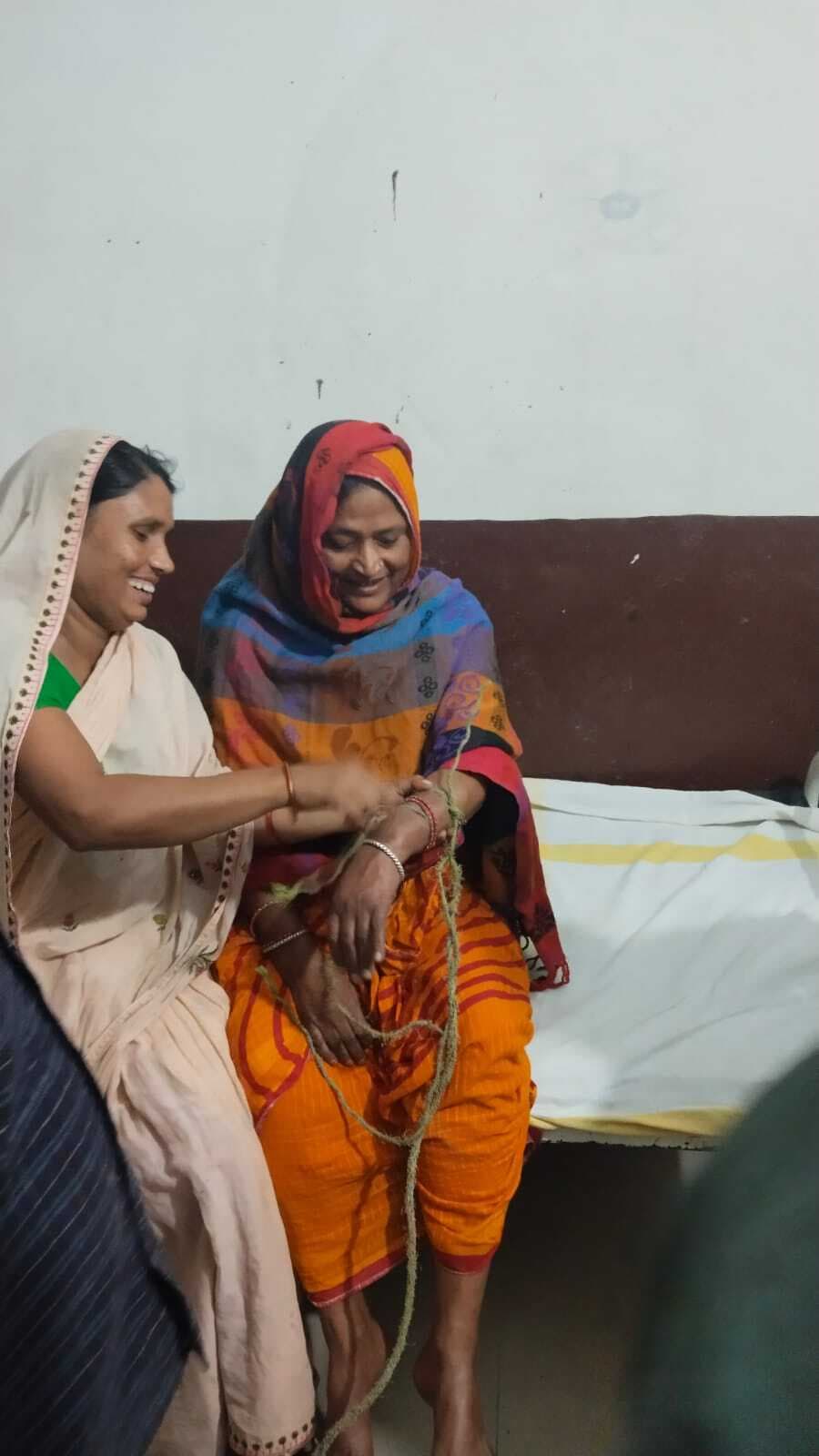 महिला को सांप ने डसा, डॉक्टरों ने रखा ऑब्जर्वेशन में