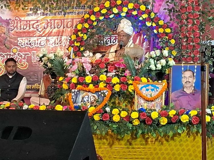 भगवान श्रीकृष्ण के जन्म प्रसंग सुनकर भाव-विह्वल हुए श्रद्धालु